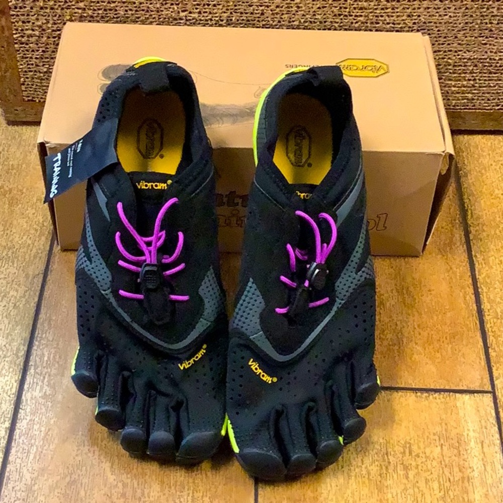 Vibram fivefingers barefoot shoe for running